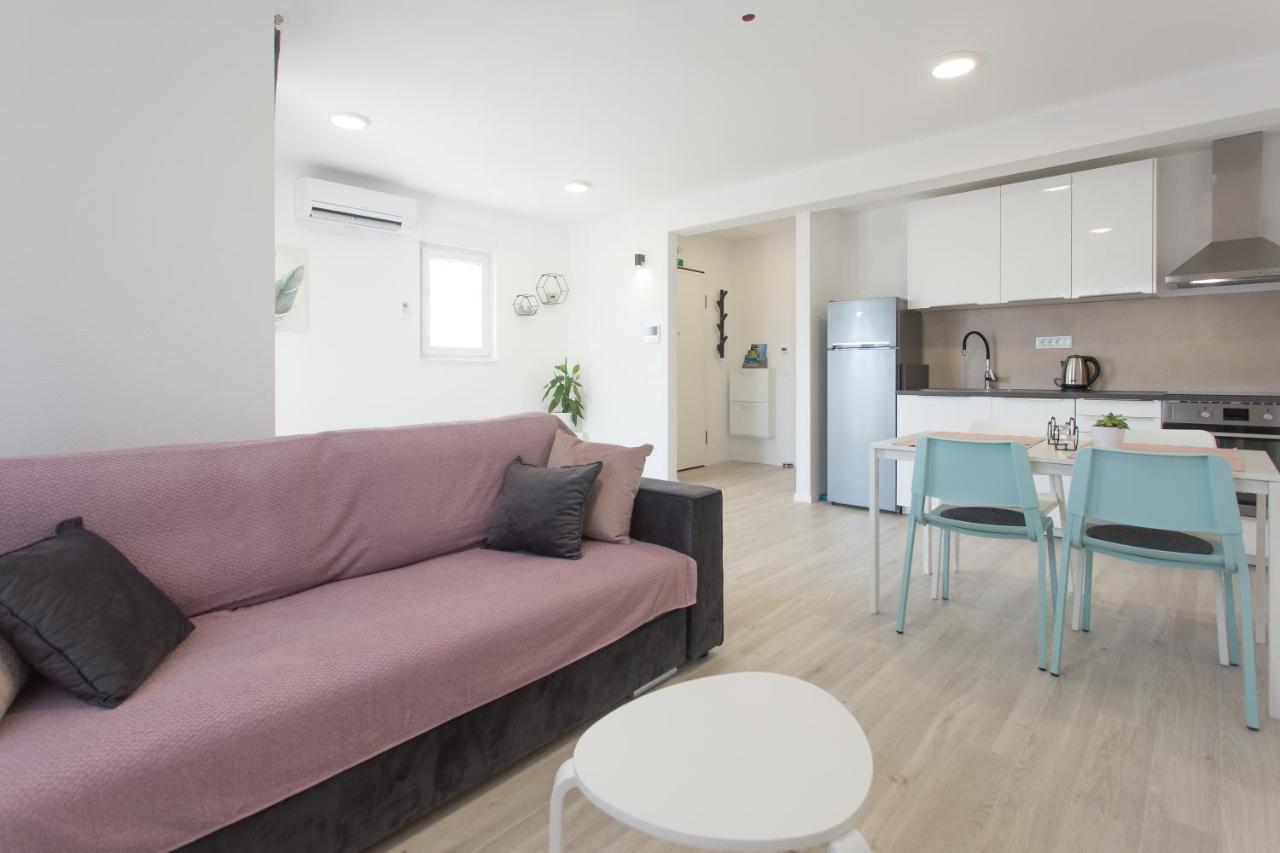 Delminium Apartment Kastela Exterior photo