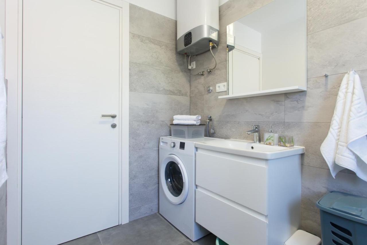 Delminium Apartment Kastela Exterior photo